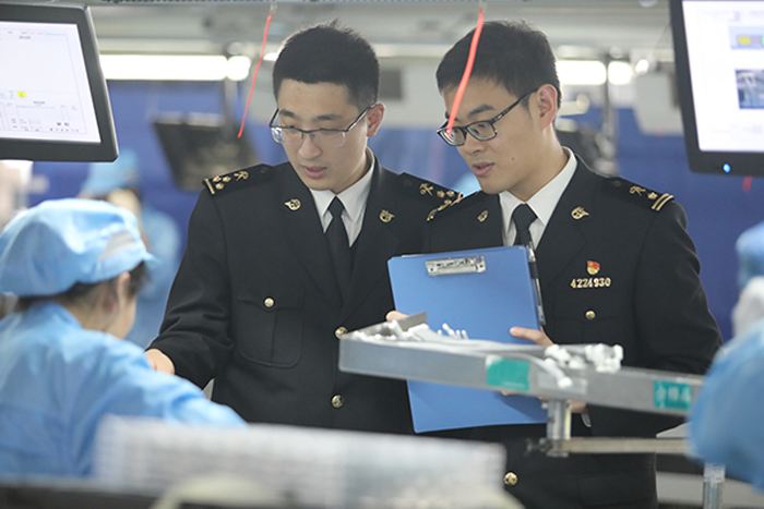 货物进口报关需要提交自动进口许可证吗？